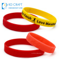 Bracelets de poignet en silicone en caoutchouc épais et pas cher en gros, impression de logo en relief, acheter un bracelet en silicone personnalisé